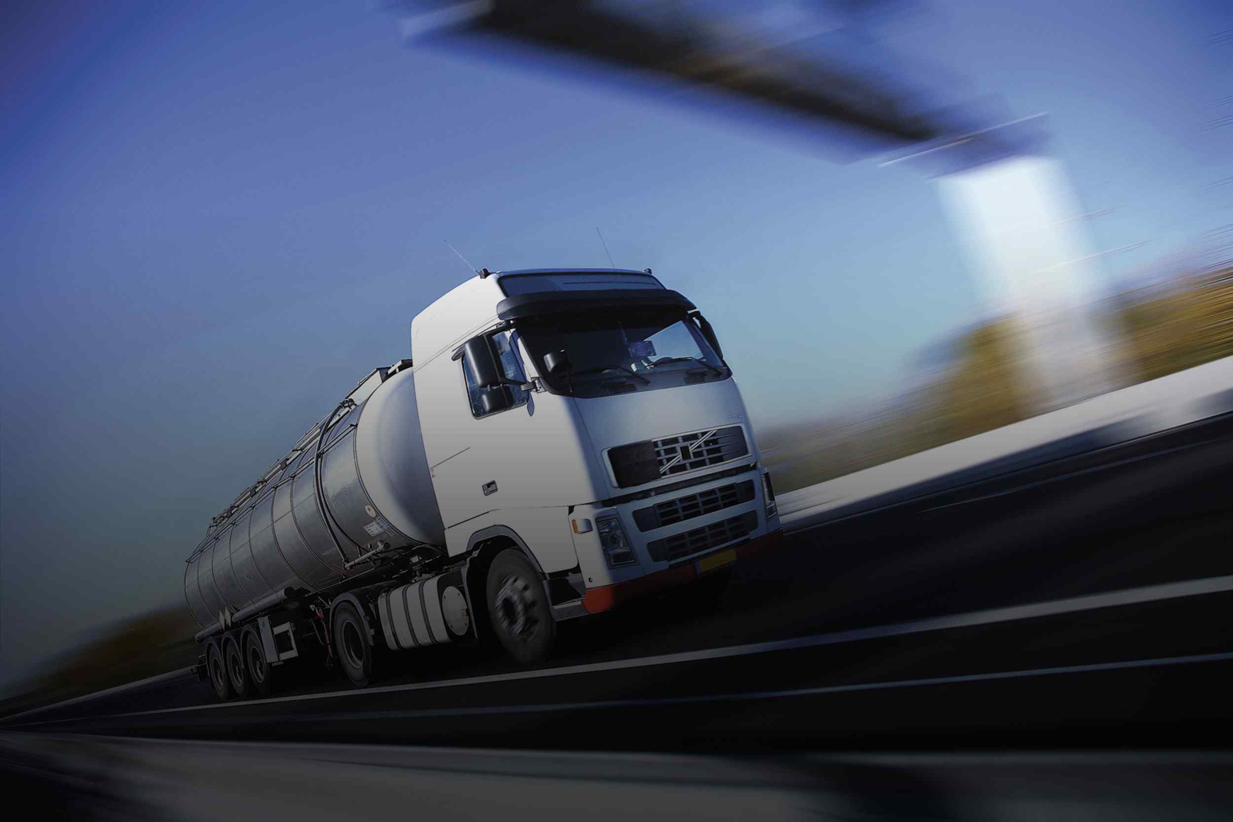 https://draft.c-t.sk/wp-content/uploads/2015/09/White-Truck-single.jpg